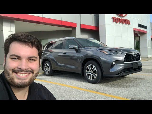 2024 Toyota Highlander XLE AWD in Magnetic Gray Metallic