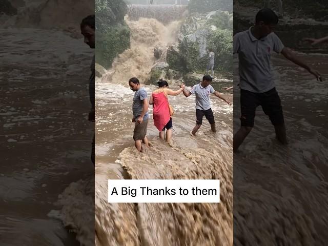 Unbelievable : Tourists rescued from flood || Kempty fall || Mussoorie || #uttarakhand #flood