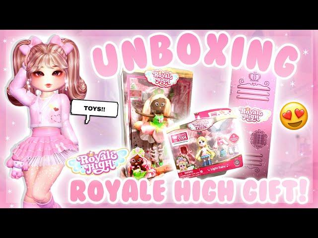 Unboxing Royale High *TOYS* Gift! 