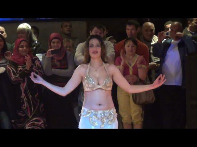 Парень уделал девушку в танце живота.Belly Dance.Хургада.Египет.