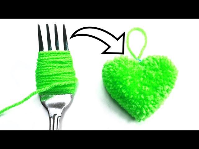 How to make Heart out of yarn from pompoms with Wool-Как сделать сердце из пряжи и помпонов с вилкой