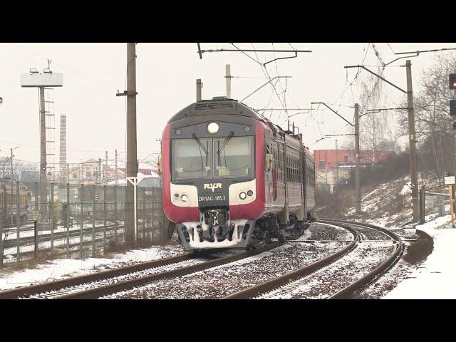 Дизель-поезд ДР1АЦ-185+311 на о.п. Вагону Паркс / DR1AC-185+311 DMU passing Vagonu Parks