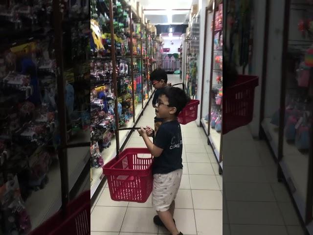 Yuyu shopping!