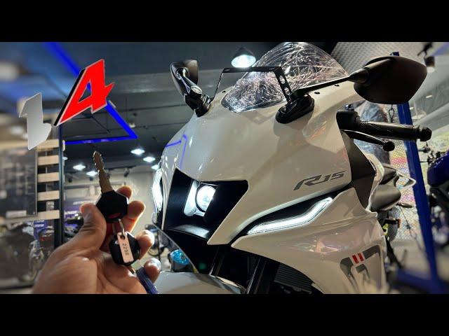 All New 2024 वाली Yamaha R15 v4 - Few New Updates & On Road Price Lessed !!