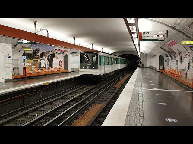 MF67 : Arrêt à la station Rue du Bac sur la ligne 12 du métro parisien