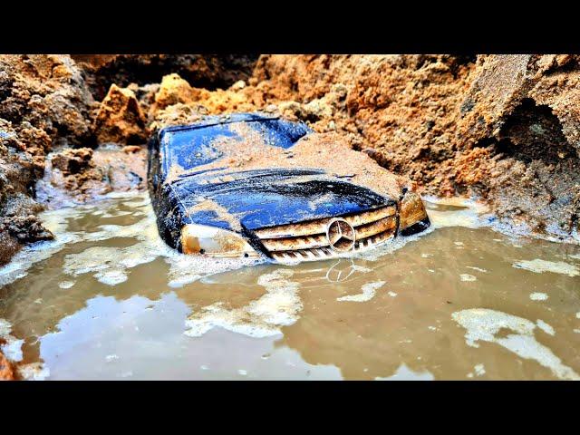 We found a SUNNED Mercedes ML500 4x4 ... Tuned and burned off the road. RC OFFroad