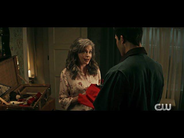 Martha Kent Gives Clark His Suit | Superman & Lois | 1x11 (HD)