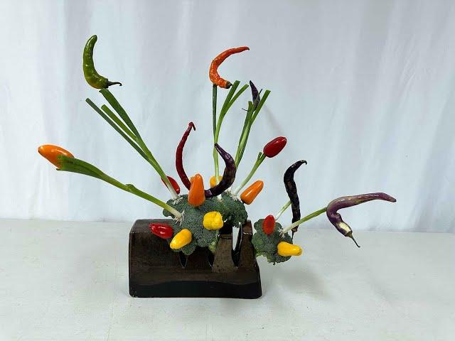 Ikebana demonstration by Diane Elliott (2023 Winter exhibition) 2