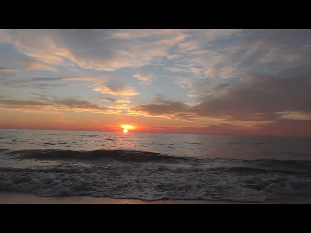 Берег моря. Нежные краски вечернего небосклона./The seashore. The subtle colors of the evening sky.