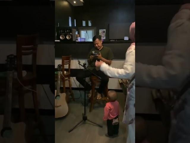 Yg #ultah yg nyanyi #karaoke #syukuran si #bocil gak mau kalah