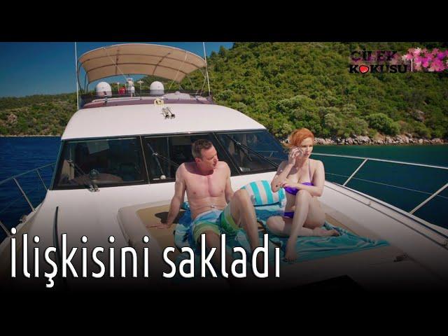 Çilek Kokusu - İlişkisini Sakladı