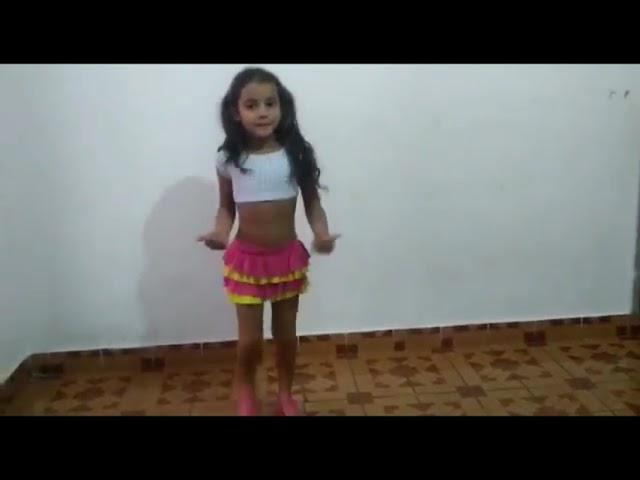 Niña falda rosa bailando || Fashion kid´s parte 2