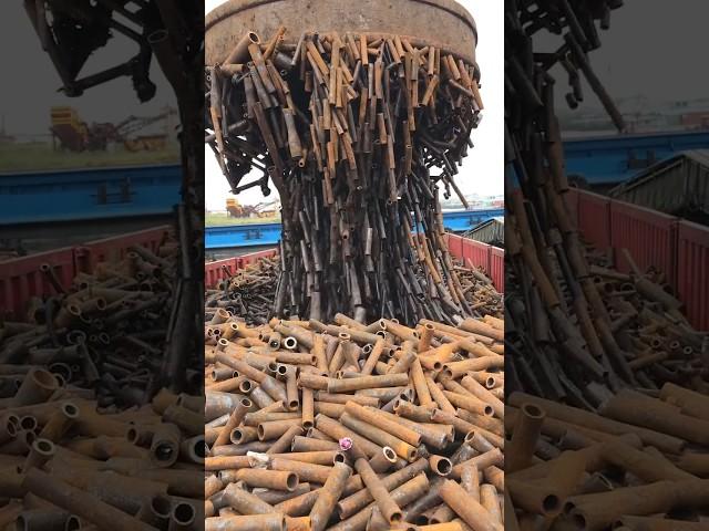 Loading Scrap Steel Pipes with an Electromagnetic Lifting Crane