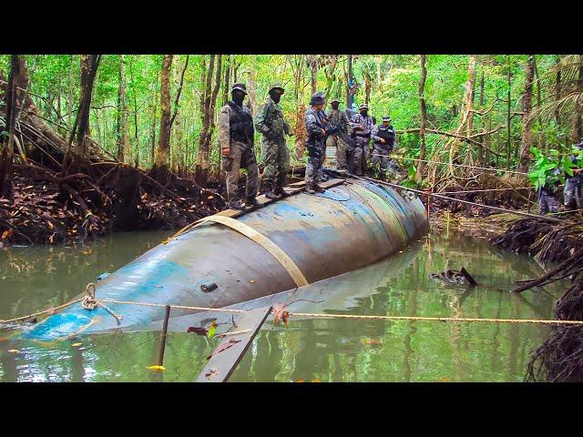 ОНИ УВИДЕЛИ В БОЛОТЕ ПОДВОДНУЮ ЛОДКУ И РЕШИЛИ ОСМОТРЕТЬ ЕЁ