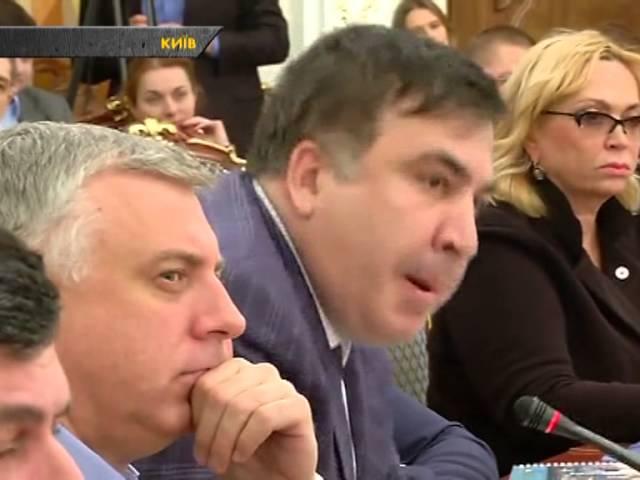 Аваков выложил видео ссоры с Саакашвили - стакан министр таки бросил.