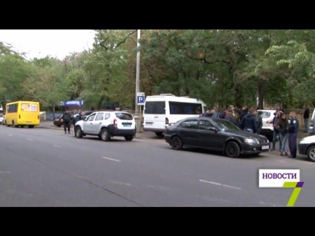 В Одессе полиция остановила автобус с людьми в форме