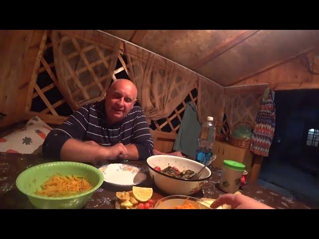 ДАЧНАЯ ЖИЗНЬ/ПЯТНица ПИТница/ВЕЧЕР/А МЫ ПО СТО ГРАММ И ГОТОВИТЬ СЕМГУ И ОВОЩИ НА МАНГАЛЕ
