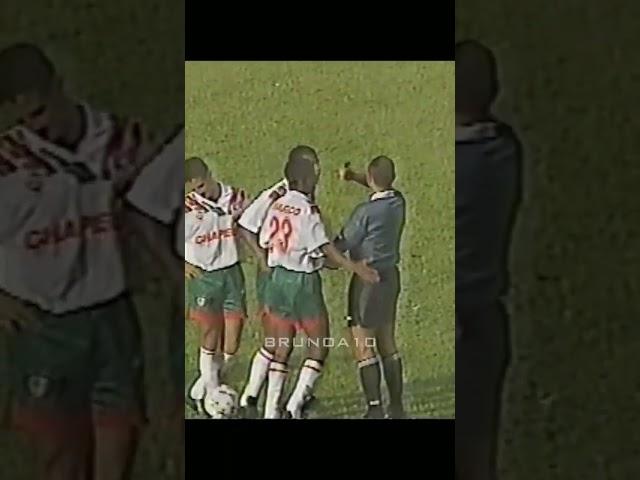 O zagueirão teve que nocautear o Rivaldo