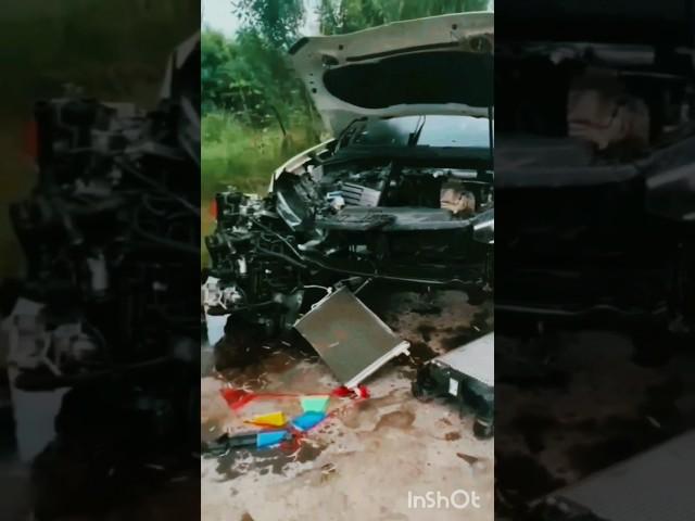 The car fell into a hole  / Вылетел матор из авто