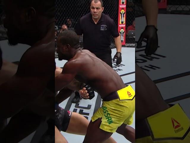 Abdul Razak Alhassan puts him out cold! 