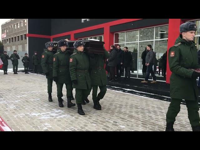 Прощание с почетным гражданином города Оренбурга Олегом Балыковым. Похоронный дом.