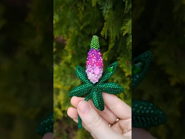 🪻 Brooch "Lupin"