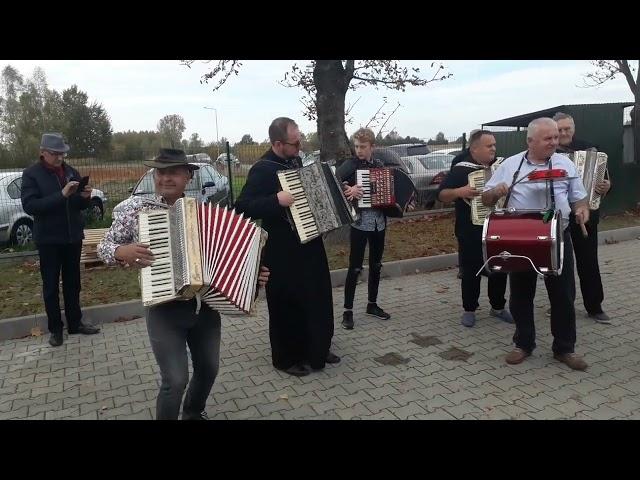 Ksiądz na akordeonie - mocny skład muzykantów w Dębinach! 16.10.2022 r.