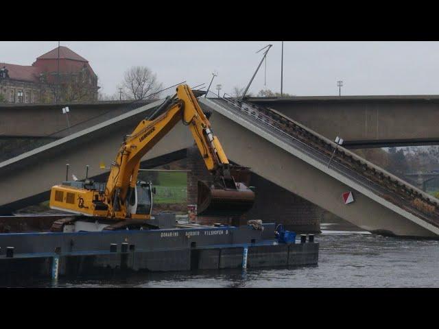 Dresden: Carolabrücke kurz & direkt - 14.11.2024 -  Teil 2 (Ausbaggern der Elbe)