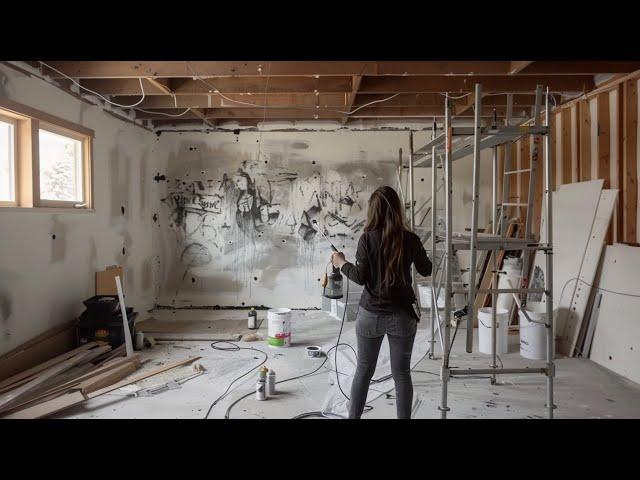 A beautiful woman secretly renovates her father's old house and it will make him happy