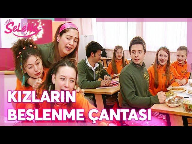 Kızların beslenme çantasında yok yok - Selena Özel Sahneler