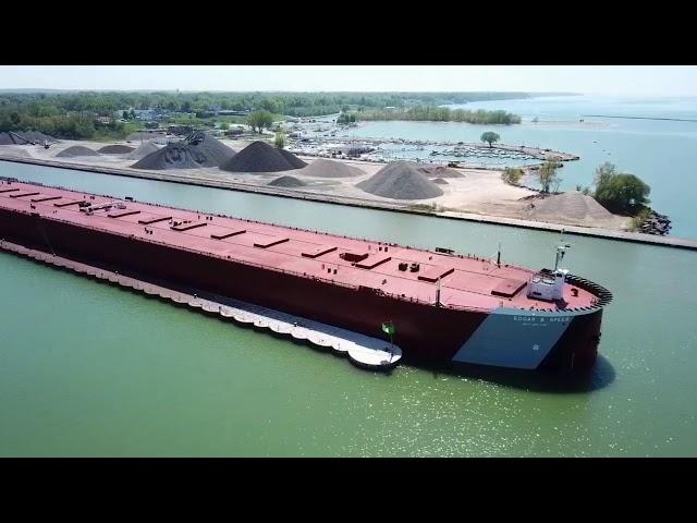 Edgar B. Speer discharging taconite in Conneaut