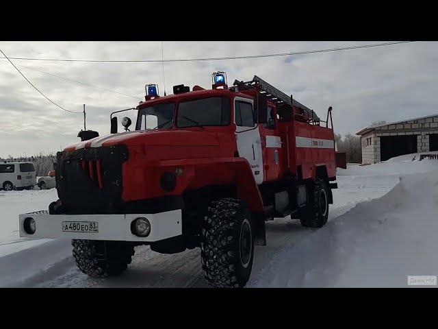 Пожарные спешат на вызов / Пожар / МЧС / Нарьян-Мар