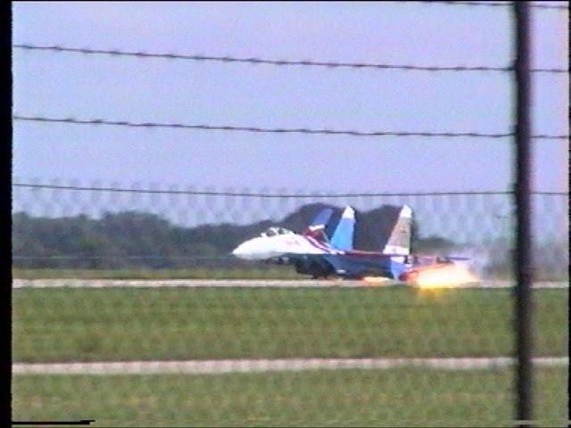 Russian Knights, Su-27 landing without gear SIAD 1997