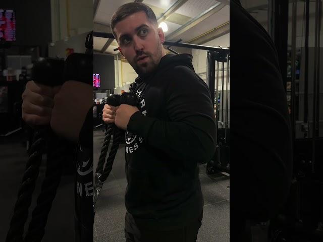 What’s your go to when it comes to a pull day? Mines got to be a bicep rope curl. #biceps #pullday