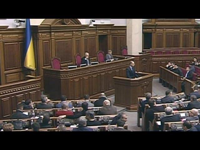 Украина: парламент вернул Конституцию 2004 года