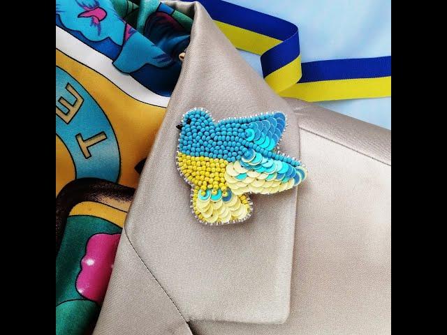 Needlework Ukraine bird dove of peace. Жовто - блакитна брошка голуб миру  