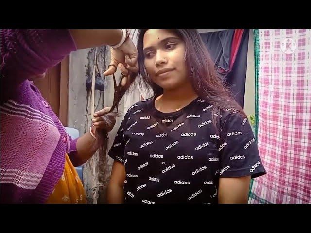 Mom cutting off 2 daughter's long hair