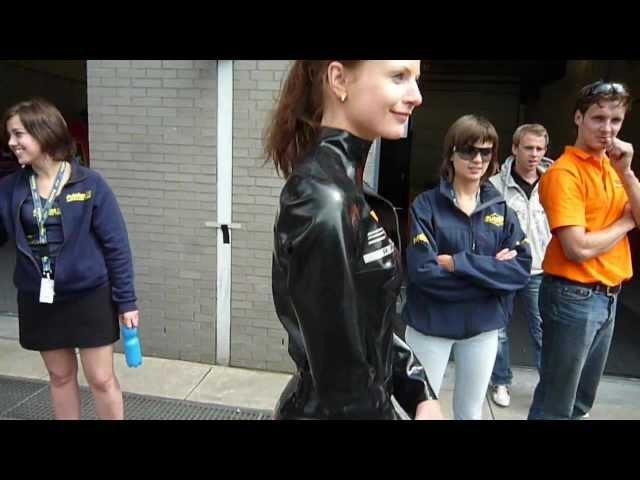 Latex Gridgirls: Wieteke - Oliepeil.nl