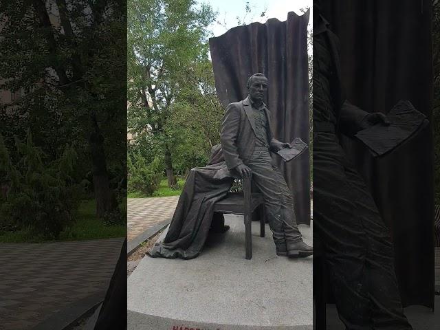 Памятник Михаилу Ульянову в сквере Замоскворечья.