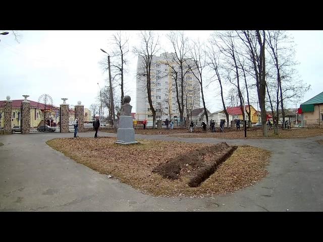 В Клинцах в городском парке им. Воровского прошел субботник