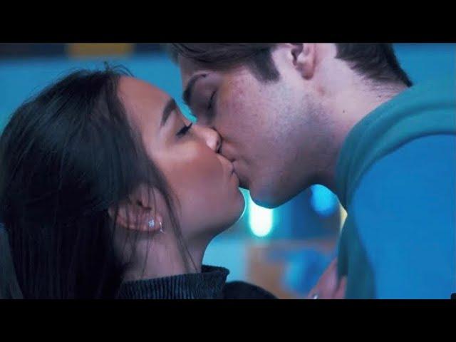 Zero Chill / Kiss Scene Mac and Sky (Dakota Taylor and Jade Ma)