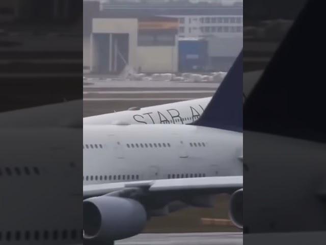 Due to flaps issue this A340 had to land fast #planes #airplane #trending #airbus #airport #shorts