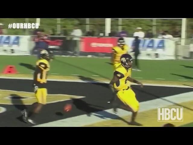 Amir Hall 4 TOUCHDOWN PASSES, THIS ONE HE RUNS IN