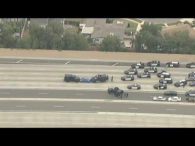 91 Freeway closed in Anaheim after police chase ends in standoff