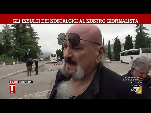 A Predappio il giornalista LA7 è insultato: "Siete comunisti, feci dell'umanità via"