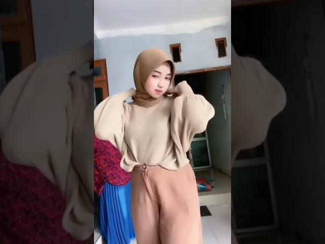 Sexy Tiktok Squishy Hijab Girl Khilaf Mode #shorts #tiktok #dance
