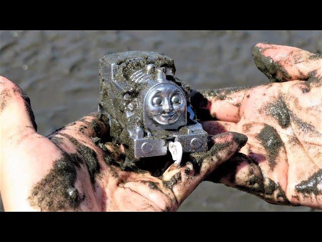 Thomas & Friends are under the tree RiChannel