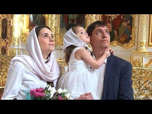 ОСЕНЬ  ЗАКРУЖИЛА  ЛИСТ  КЛЕНОВЫЙ   АВФ .