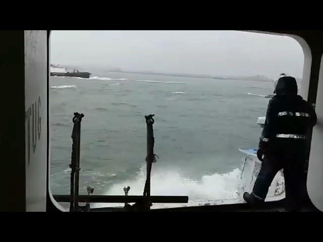 Watch how this Japanese pilot managed to get off the ship in bad weather condition