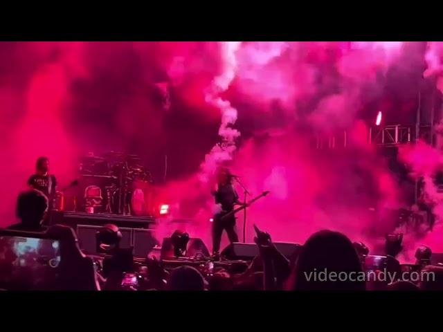 Slayer frontman Tom Ararya getting hit with Fireballs at Reunion show